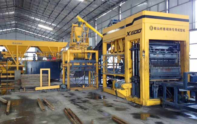 混凝土砌(qì)塊磚機變頻器(qì)調頻振動的優(you)點