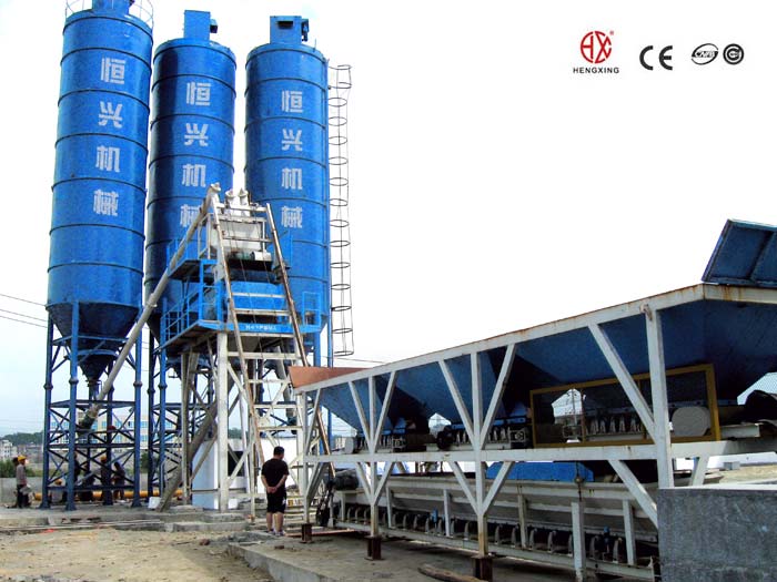 快(kuai)裝式(提鬥(dòu)式)混凝土(tǔ)攪拌設備(bei)