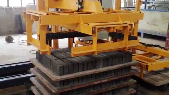 磚(zhuān)闆分離碼(mǎ)垛機 自動(dong)碼垛疊闆(pan)機