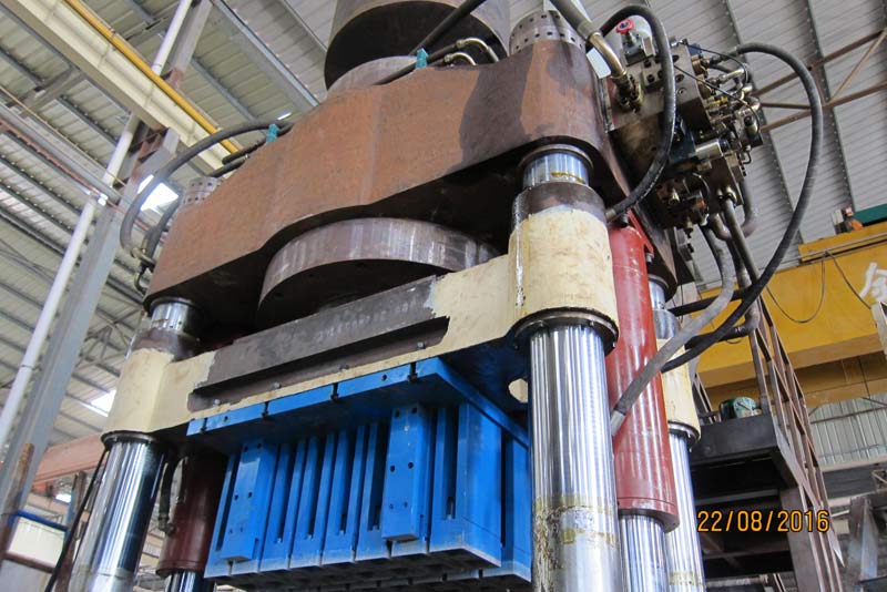 精益求精(jīng)-恒興1100噸靜壓磚(zhuān)機試機成功！