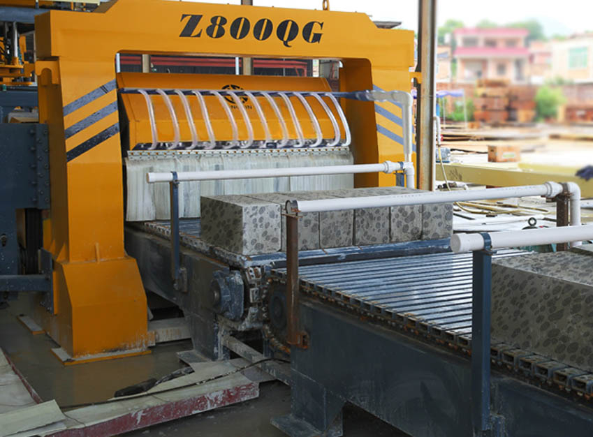 免蒸加氣塊(kuai)設備一機雙(shuang)用的市場前(qian)景