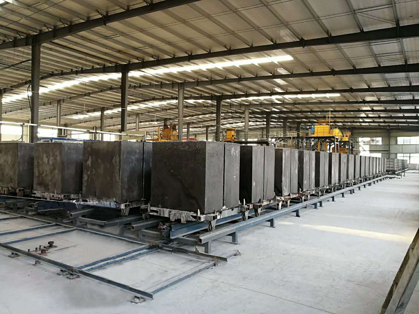 加(jiā)氣塊生産(chan)線設備  免(mian)蒸加氣磚(zhuan)設備